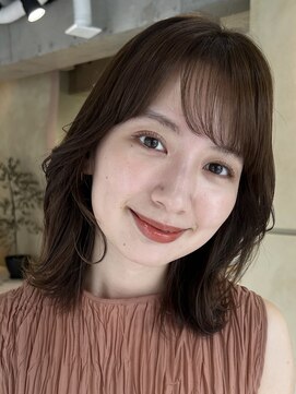 ティア(Tia.) (韓国風/くびれヘア/ミディアムヘア/前髪/サイドバング/小顔)