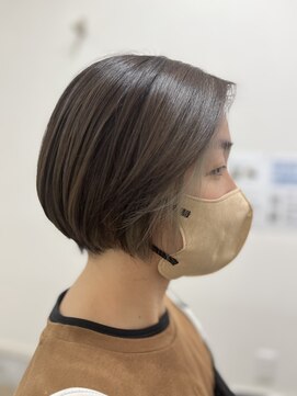 モンド(MONDE) イヤリングカラー[ツートーンカラー/タイトストレート/刈り上げ]