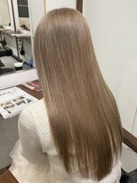 ルイ(ROUIS produced by LUCK 津田沼) ROUIS 津田沼 ブリーチ ミルクティーベージュ/白髪ぼかし