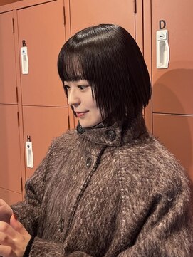 エイチ(811) バーガンディチャコールグレーハッシュカットペールオレンジ