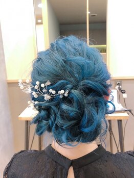 特別な日を美しく彩る！あなたの雰囲気に合わせた似合わせアレンジで思い出に残るスタイルを♪