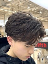 フィフスパーク(fifth PARK)&nbsp;渋谷センターパート色気フェザーパーマ毛流れニュアンスパーマ