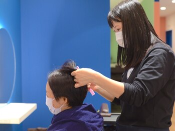 風の中の髪の写真/年齢とともに変わる髪の悩みに、根本からアプローチ。