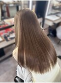 透明感のあるミルクティーベージュ