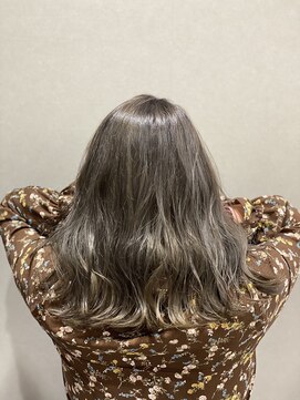 アイコニック 天神店(ICONIQ) カラーマジック【ミント×シルバーベージュ】