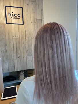 ニコ ヘアリラクゼーション(Nico hair relaxation) セミロングハイトーンカラーホワイトブロンドサラツヤ髪