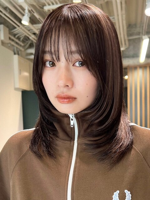 顔周りレイヤーカットくびれヘアミルクティーベージュカラー