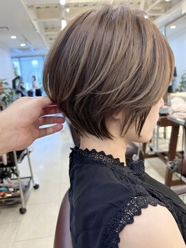 キアラ(Kchiara) カットで変わる大人ショートハイライトkchiara川野直人