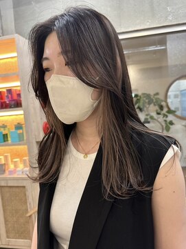 サンク 原宿 表参道(cinq) インナーカラーベージュ前髪インナーカラーイヤリングカラー原宿