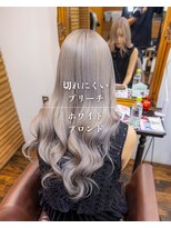 ヘアーメイク ダンス(hair make DANCE)&nbsp;リタッチと、ムラ取りブリーチ！  ホワイトブロンド！