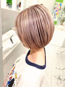 エニフォーイーストハム(Eni for eastham) ショートボブ/ハイライト/ベージュ