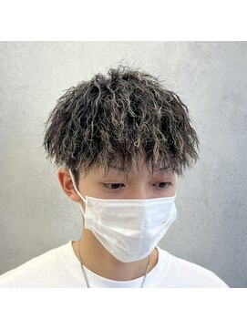 ルースト 西院店(ROOST) ツイストパーマ/金メッシュ/マッシュ/ツーブロック