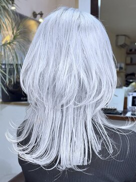ブレイズヘアー(BLAZEhair) 【初ブリーチ】くらげウルフ×ホワイト×ブリーチ４回