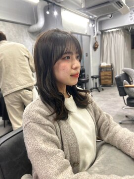 クラン 岡本(Chlan) くびれミディ×暗髪アッシュブラウン