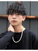 黒髪波巻きツイストスパイラルパーマ黒髪マッシュ