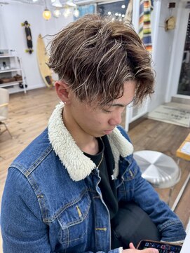 ユイマァルスロウ(YUIMARL SLOW) メンズカット20代30代40代ハイライト波巻きツイストスパイラル