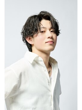 ヘアアンドフェイス ルースト(hair&face ROOST) 刈り上げセンターパート/波巻きツイストスパイラル/円町