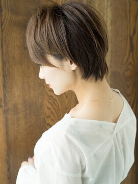 エル(LE) 切りっぱなしボブひし形シルエットグレージュエアリーショート