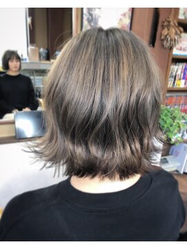 ヘア ロココ(hair LOCOCO) グレージュヘアの切りっぱなしボブ