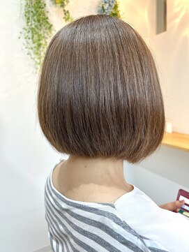 ベコホーム(BE CO HOME) 透明感抜群のラインボブ