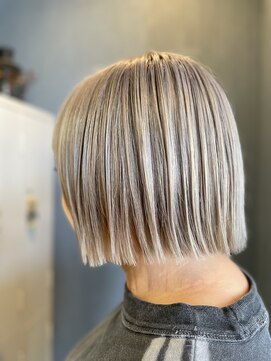 シャトン(chaton) ホワイトベージュ/ハイトーン/ショートボブ