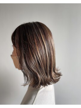 プレイ(pLAy) ミディアムヘア×白髪ぼかしカラー