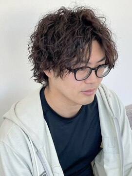 ツイスパ　メンズミディアム　センターパート　ブラウンカラー