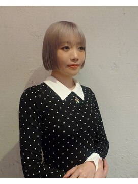 ルーム(Loom.) ハイトーンボブぱっつん前髪ボブミニボブ切りっぱなしボブ