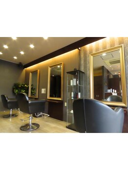 メンズの為のプライベートサロンで、リラックスした環境の中、理想のスタイルを手に入れましょう。