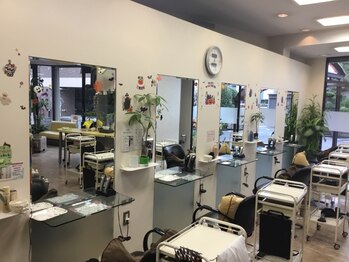 アートワン 新小岩(art1)の写真/白を基調とした落ち着いた店内は、おくつろぎいただける空間です。上質なサロンタイムをご堪能ください。