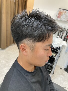 リラ(Rira) ツーブロックショート