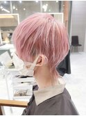 ホワイトピンクベージュ　ウルフカット　ブリーチデザイン