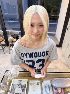 フラム 渋谷(flamme) 抜きっぱなしブリーチのブロンドヘア