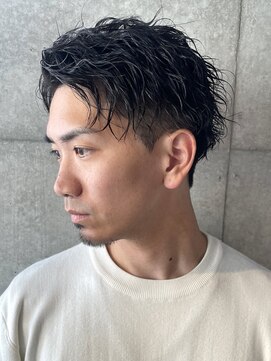 ブルニール 中崎町(BLEUNIR) ツイストスパイラル　フェザーパーマ　刈り上げ　オールバック