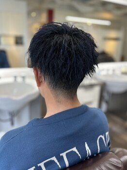 髪質やクセを見極めて施術。プロの理容師だからこその提案力で、あなたの魅力を引き出します！