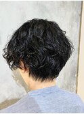 癖毛を活かしたラフで抜け感のあるショートスタイル