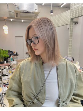 ヴァーディ オモテサンドウ(Vardy omotesando) ハイトーンボブ・表参道ケアブリーチ・ホワイトベージュ・ロブ