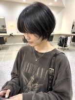 セラ(SERA) ショート/顔まわりカット/顔まわりレイヤー/ブルーブラック