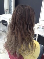 ジウ 上通り(JIU)&nbsp;無造作ウェーブ_20代30代40代ロンググラデーションカラー_グレー