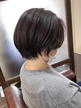 ハピネス クローバー 学園前店(Happiness CLOVER) 丸みショート/前髪/顔周りカット/濱崎優/白髪ぼかし