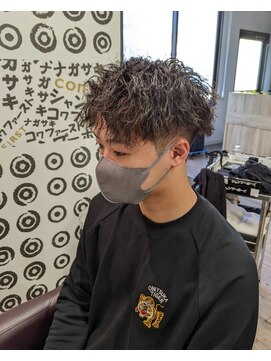 コワファーストナガサキシャンプーボーイ(COIFF1RST NAGASAKI SHAMPOO BOY) ショートアップバング×ツイストスパイラルパーマ