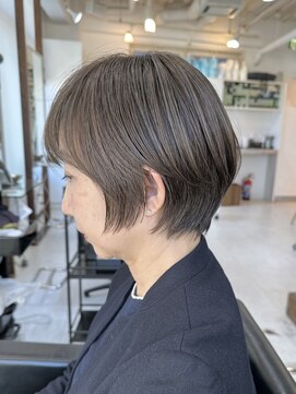 ハーツ(Heart's) 白髪ぼかしアッシュブラウン×コンパクトショート　脱白髪染め