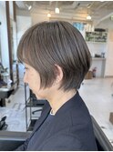 白髪ぼかしアッシュブラウン×コンパクトショート 脱白髪染め