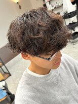フゥ 宇都宮(FeU) 波巻きパーマセンターパートツイストパーマメンズマッシュパーマ
