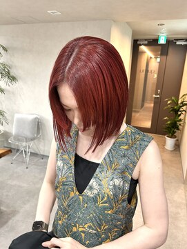 クム 横浜(qumu) 【qumu MARIKO】レッドカラー×ミニボブ