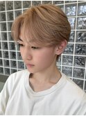 韓国メンズピンクベージュミルクティーカラーセンターパートヘア