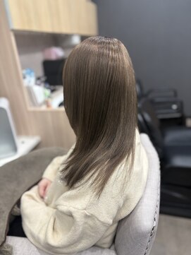 スモーキーベージュ・エアリーストレート