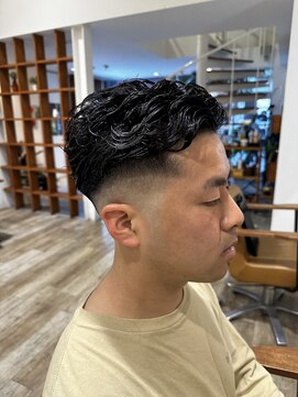 ピークスヘア(peaks hair) メンズカット メンズパーマ スキンフェード スパイラル 波巻き