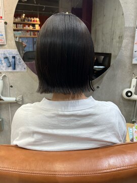 コージー(Kozy) ☆切りっぱなしボブ/オリーブグレージュ/外ハネ☆