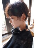 ニュアンスパーマとナチュラルベージュでカジュアルショートボブ